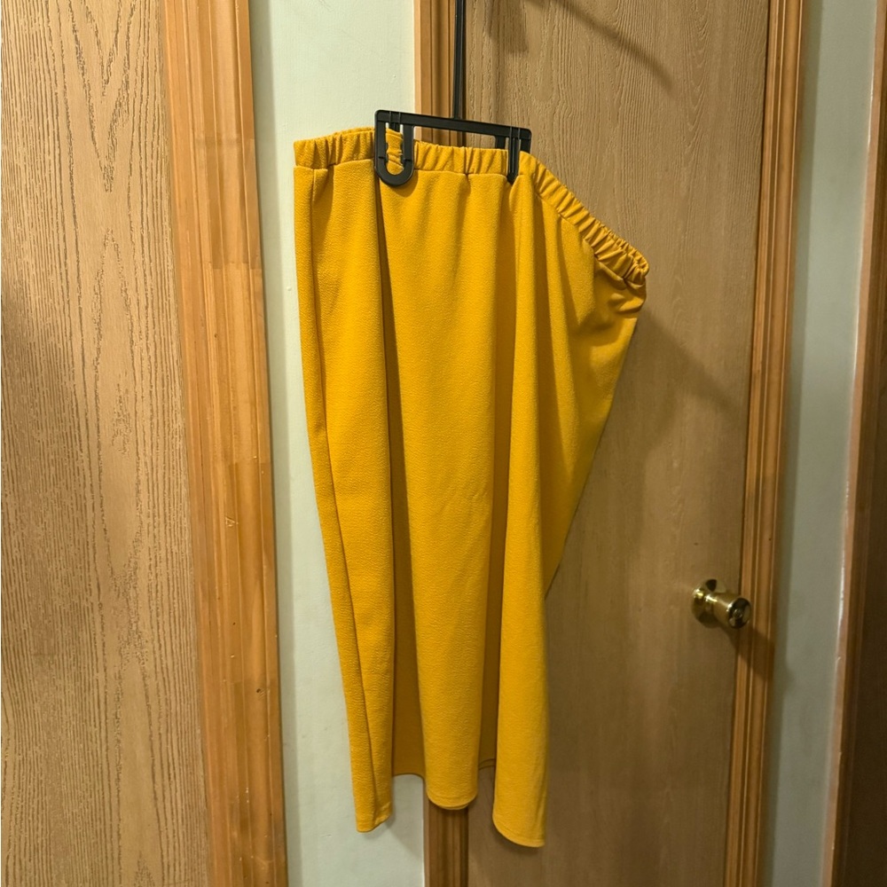 Mustard skirt